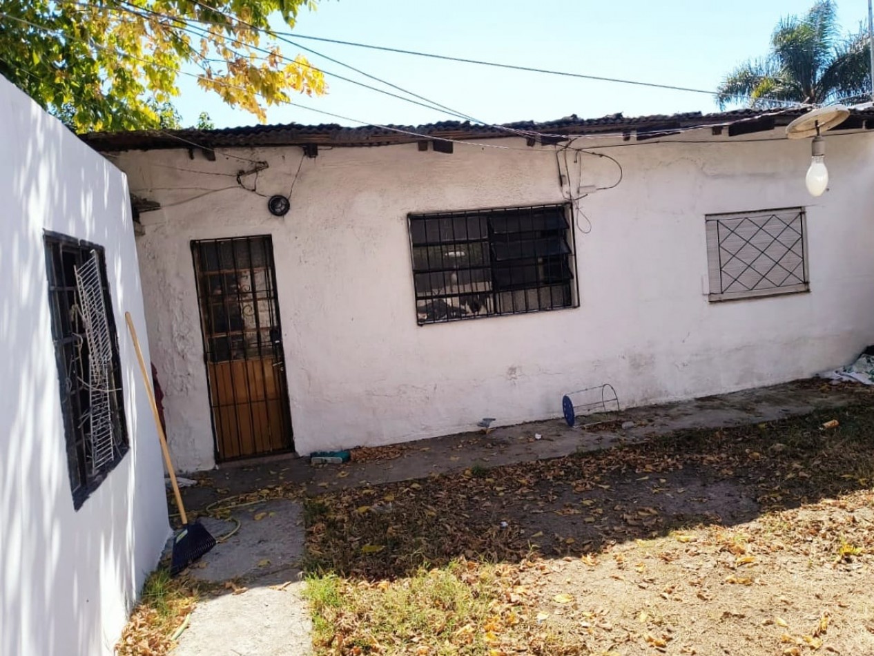 VENDO DOS CASA BERAZATEGUI OESTE.