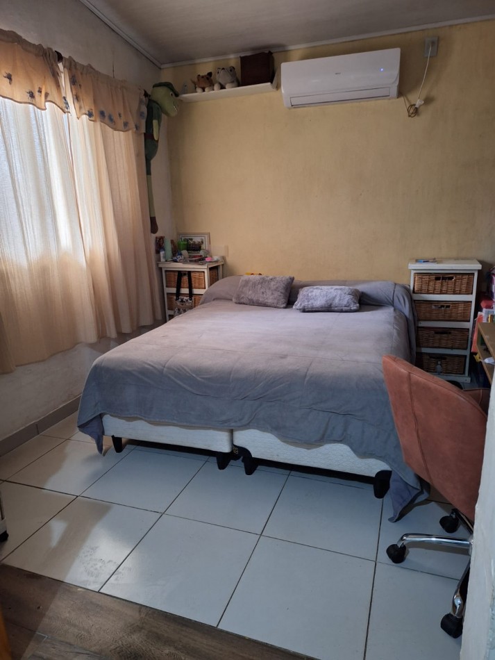 CASA EN VENTA - EXCELENTE UBICACION EN EL CENTRO DE VERONICA
