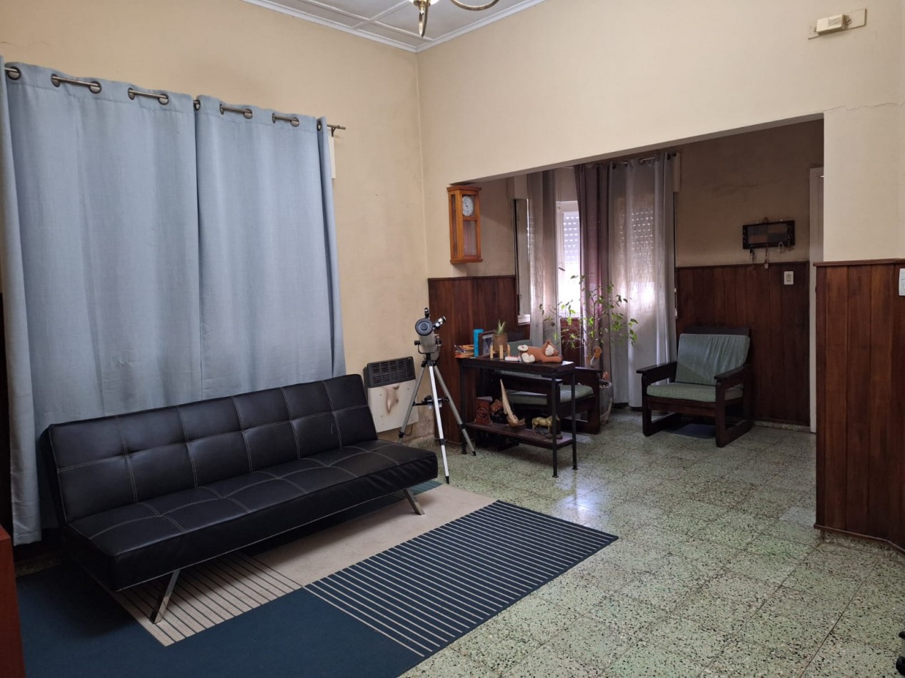 CASA EN VENTA - EXCELENTE UBICACION EN EL CENTRO DE VERONICA
