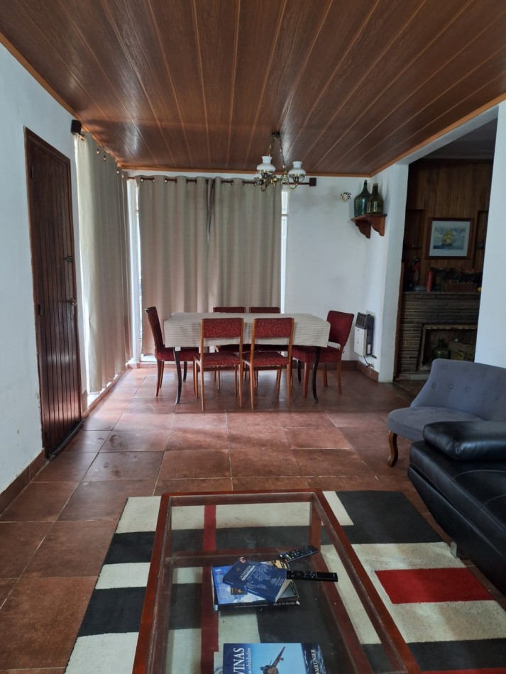 CASA EN VENTA - EXCELENTE UBICACION EN EL CENTRO DE VERONICA