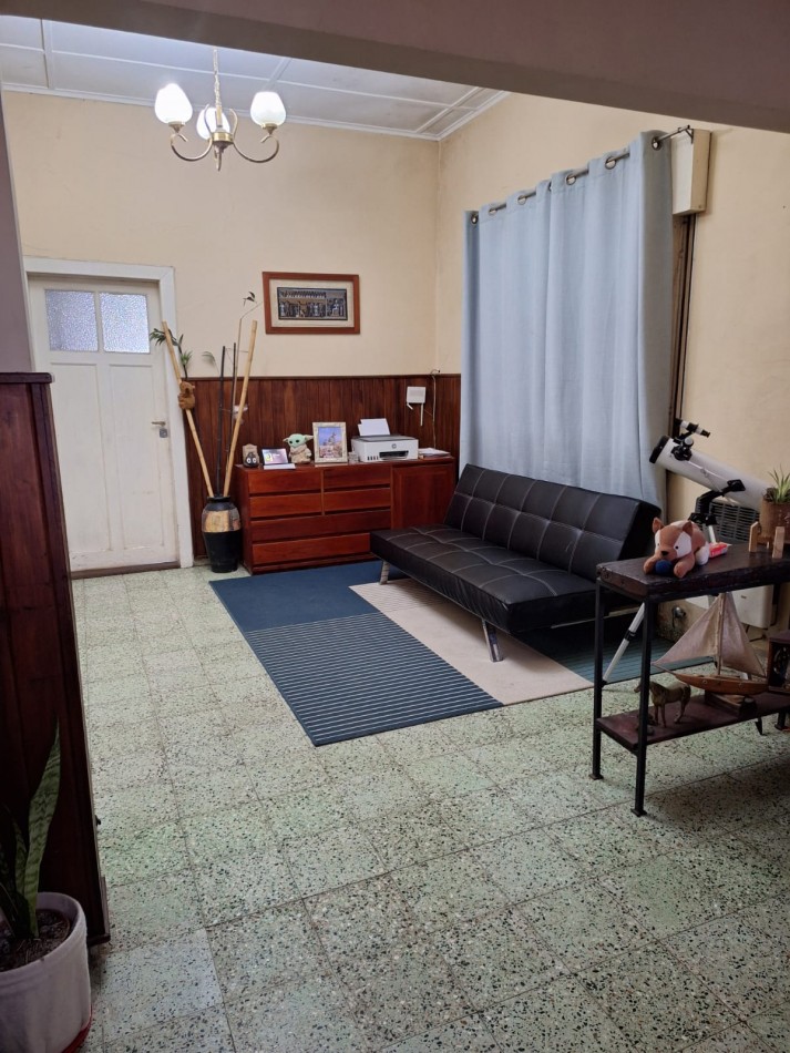 CASA EN VENTA - EXCELENTE UBICACION EN EL CENTRO DE VERONICA