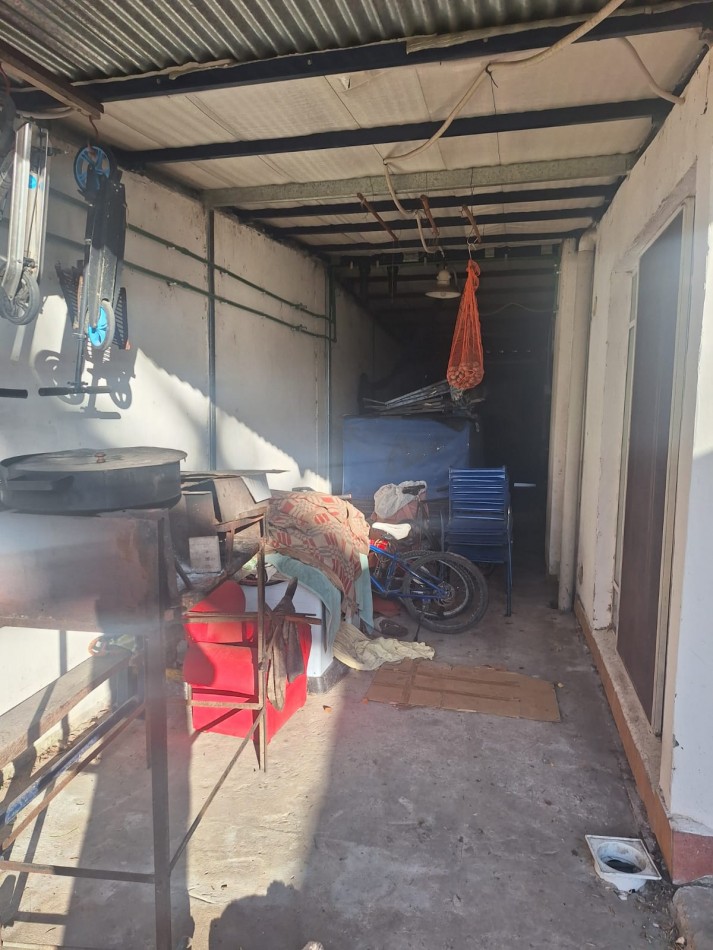 CASA EN VENTA - EXCELENTE UBICACION EN EL CENTRO DE VERONICA